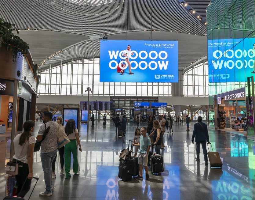 9814488252_Istanbul-Havalimani-DutyFree-Videowall